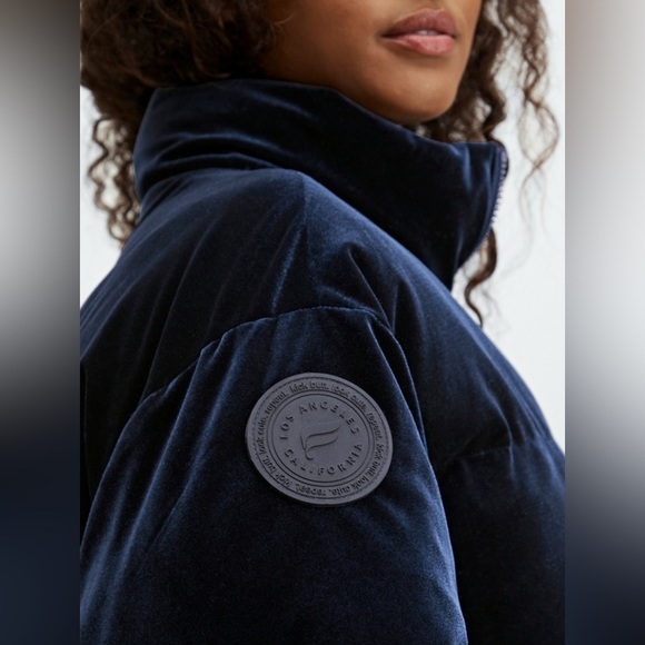 Fabletics Navy Wander Velour Cropped Puffer Jacket Size XL - Picture 6 of 8